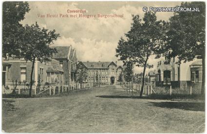 ansichtkaart: Coevorden, Van Heutz Park met Hoogere Burgerschool