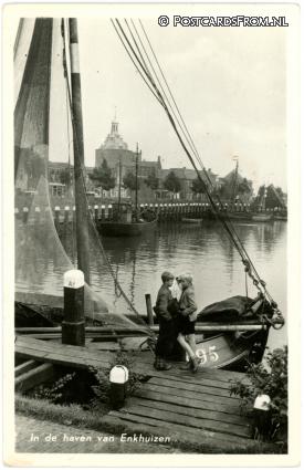 ansichtkaart: Enkhuizen, In de haven van Enkhuizen