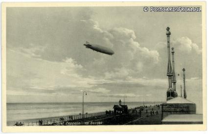 Scheveningen, De 'Graf Zeppelin' op bezoek ansichtkaart: Scheveningen, De 'Graf Zeppelin' op bezoek