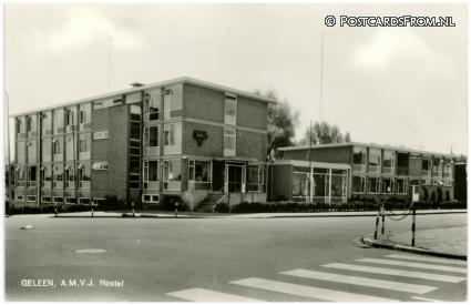 ansichtkaart: Geleen, A.M.V.J. Hostel. Jeugdcentrum met woonhuis van het A.M.V.J.