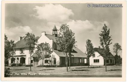 ansichtkaart: Wekerom, Hotel 'Het Witte Paard' Eig. A. Pluim