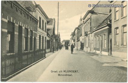 ansichtkaart: Klundert, Groet uit. Molenstraat
