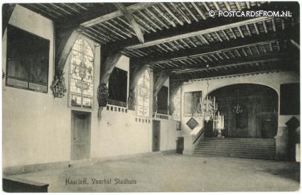 Haarlem, Voorhal Stadhuis ansichtkaart: Haarlem, Voorhal Stadhuis
