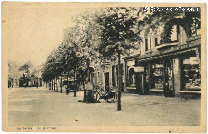 ansichtkaart: Lunteren, Dorpsstraat