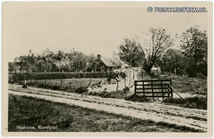 ansichtkaart: Nieuwehorne, Nijehorne. Rijwielpad