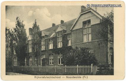 ansichtkaart: Noordwolde FR, Rijksrietvlechtschool