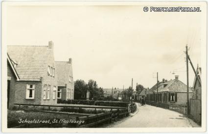Sint Nicolaasga, Schoolstraat ansichtkaart: Sint Nicolaasga, Schoolstraat