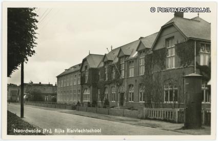 Noordwolde FR, Rijks Rietvlechtschool ansichtkaart: Noordwolde FR, Rijks Rietvlechtschool