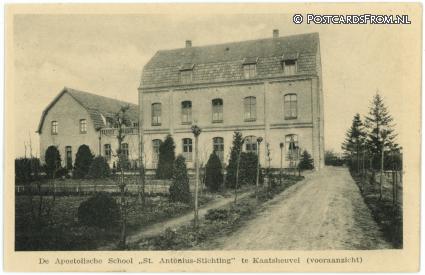 ansichtkaart: Kaatsheuvel, De Apostolische School 'St. Antonius-Stichting'. Vooraanzicht