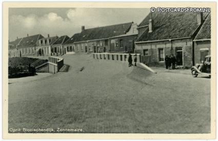 ansichtkaart: Zonnemaire, Oprit Blooischendijk