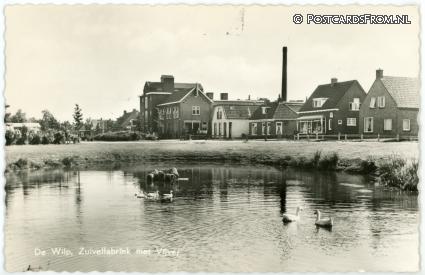 ansichtkaart: De Wilp GN, Zuivelfabriek met Vijver