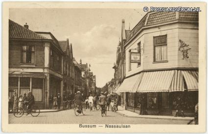 ansichtkaart: Bussum, Nassaulaan